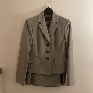 Evan Picone Two-piece Gray Suit Set